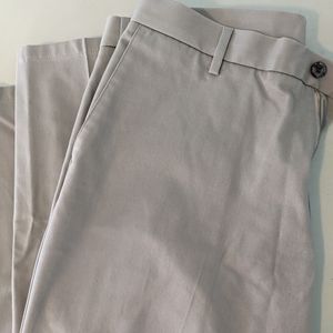 Dockers Classic Fit men's dress pants. Size 34x32.